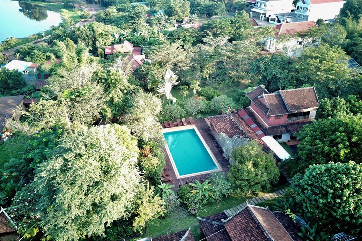 Pool 40 of 74