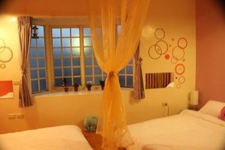 Room 5 of 33