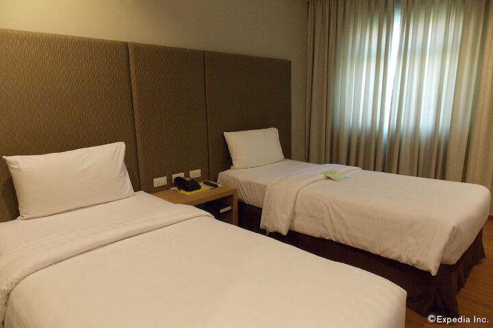 Room 11 of 38