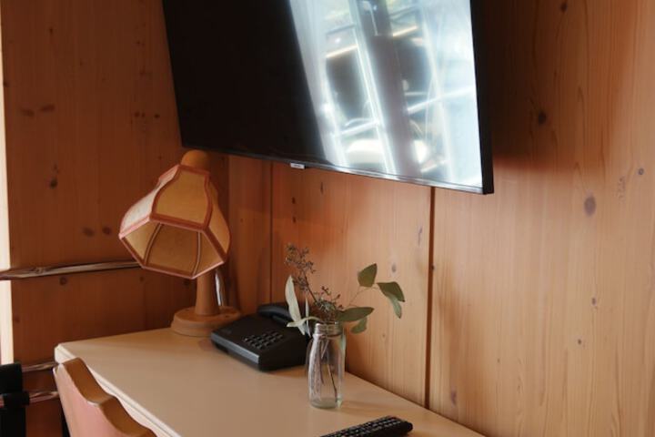 Room 12 of 65