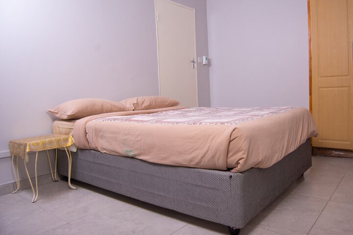 Room 6 of 33
