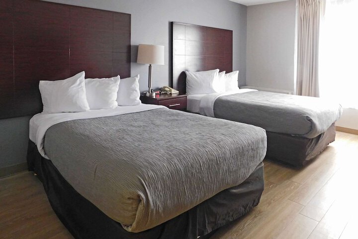 2 Double Beds (3 of 4)