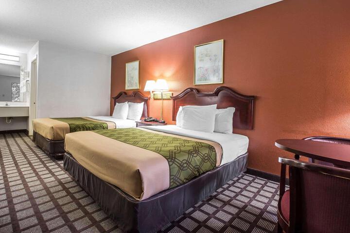 1 Queen Bed (12 of 15)