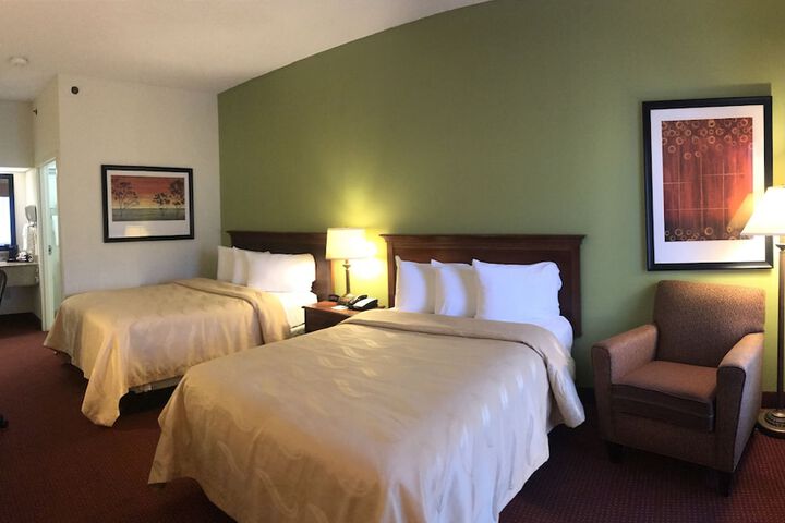 2 Double Beds (14 of 28)