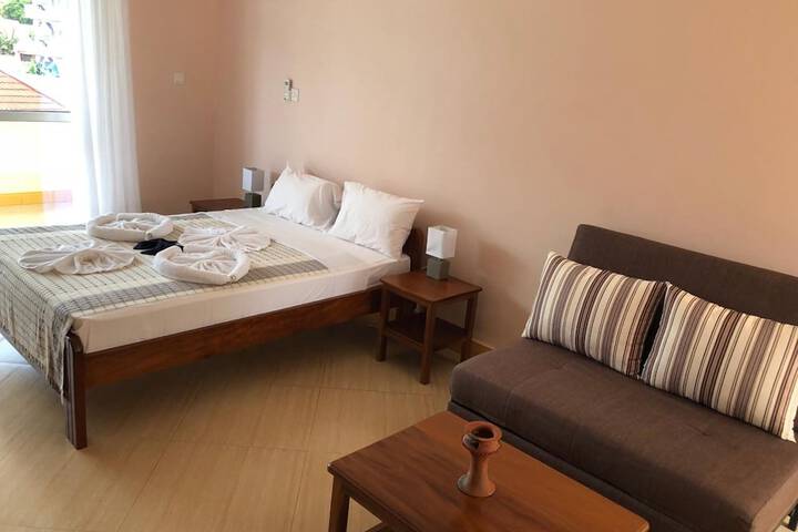 Room 4 of 32