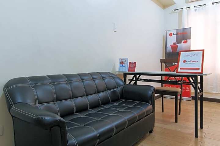 RedDoorz Premium at Paseo Verde Las Pinas