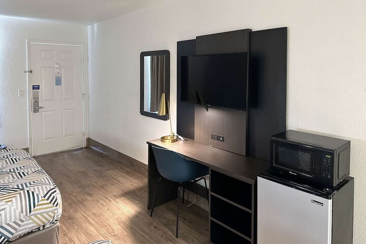 King Room Disability Accessible (11 of 27)