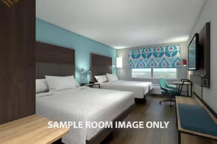2 Queen Beds with Walk in Shower (3 of 9)