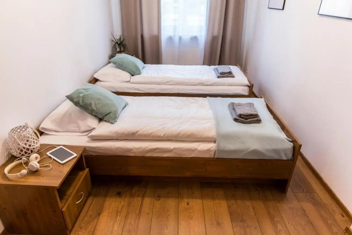 Room 4 of 18