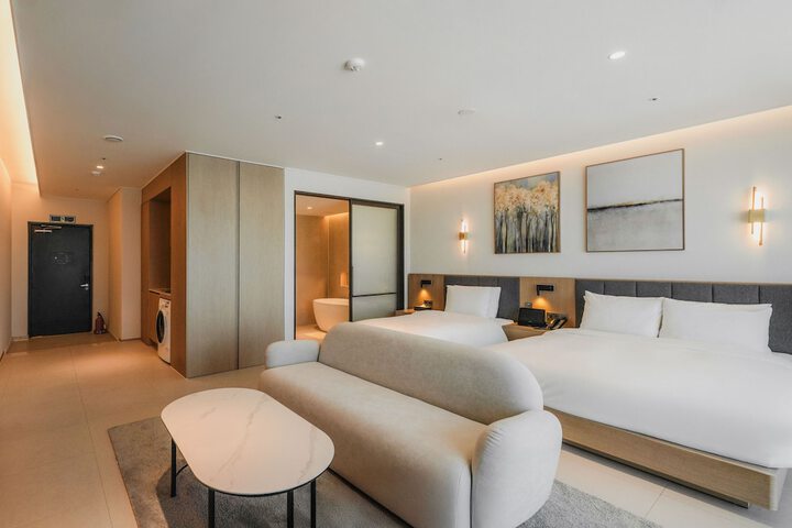 Room 21 of 31