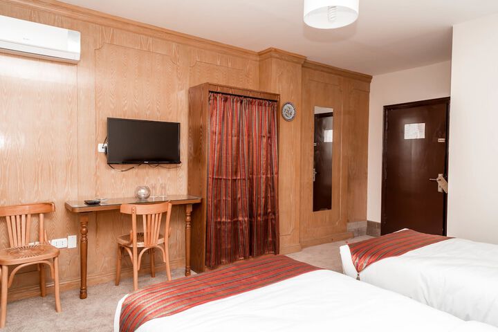 Room 15 of 34