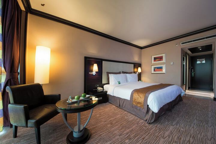 Room 34 of 92