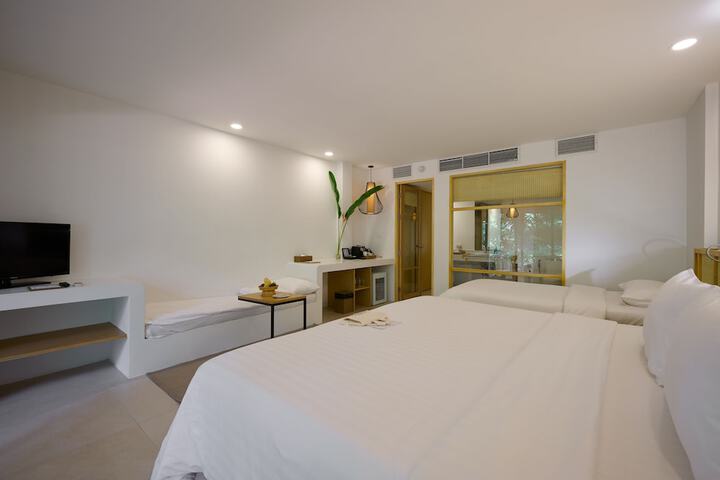 Room 30 of 183