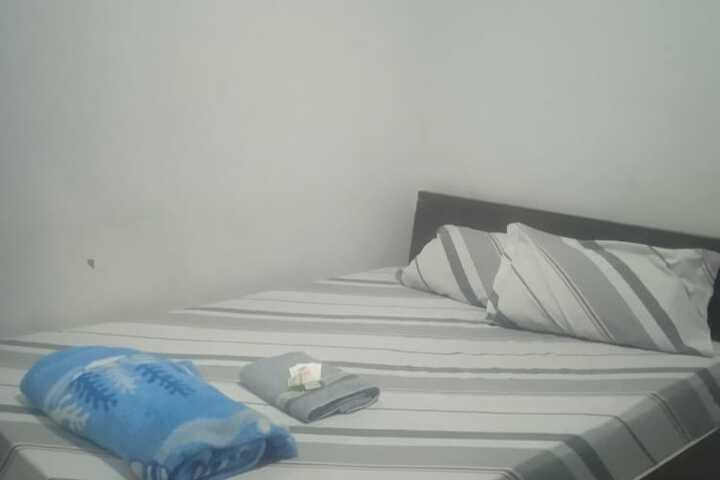 Room 8 of 12