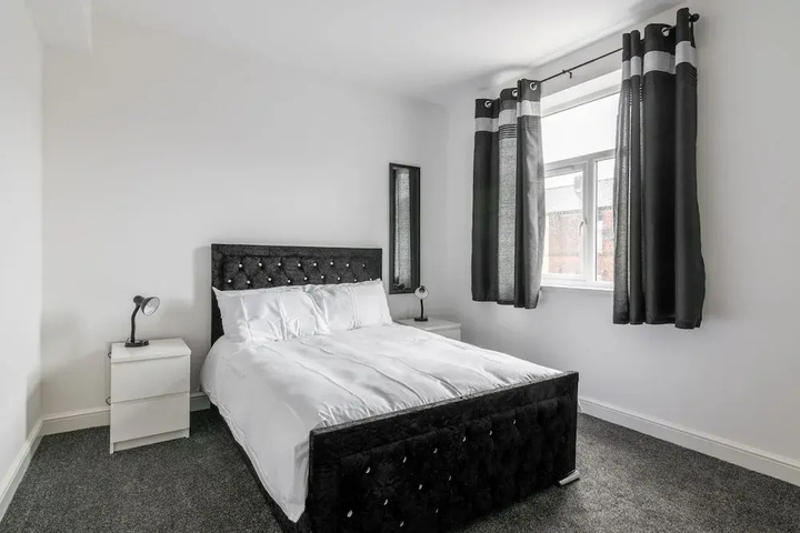 Room 4 of 16