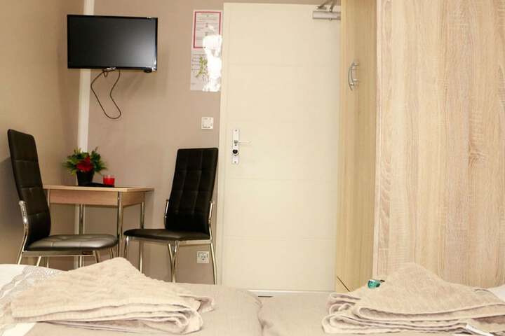 Room 13 of 36
