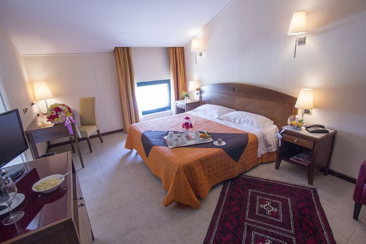 Room 15 of 41