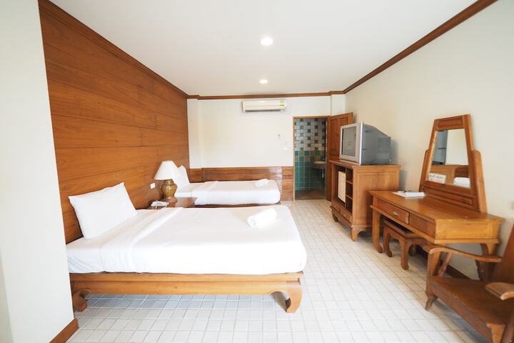 Room 16 of 32
