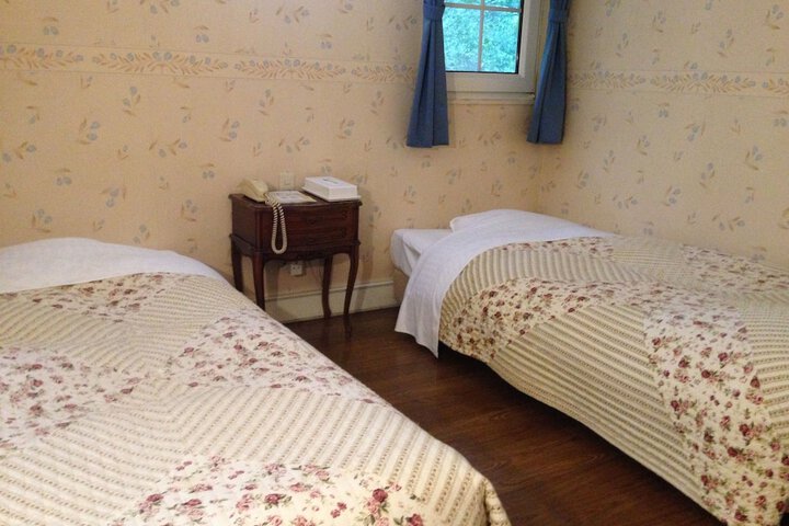 Room 4 of 23