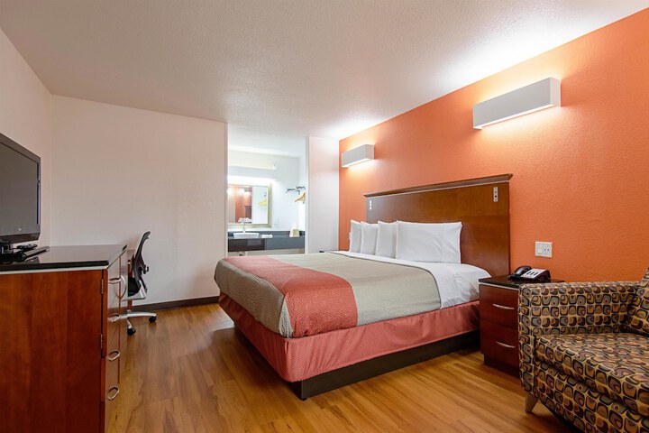 1 King Bed Refrigerator, Microwave (12 of 23)