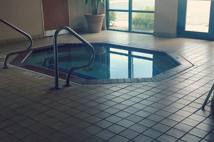 Indoor spa tub