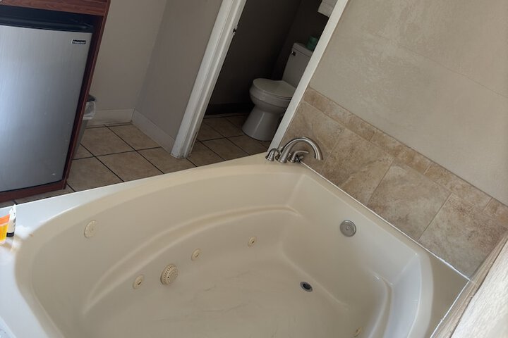Jetted tub