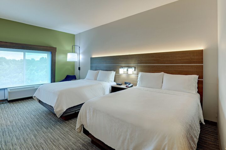 2 Queen Beds (3 of 12)