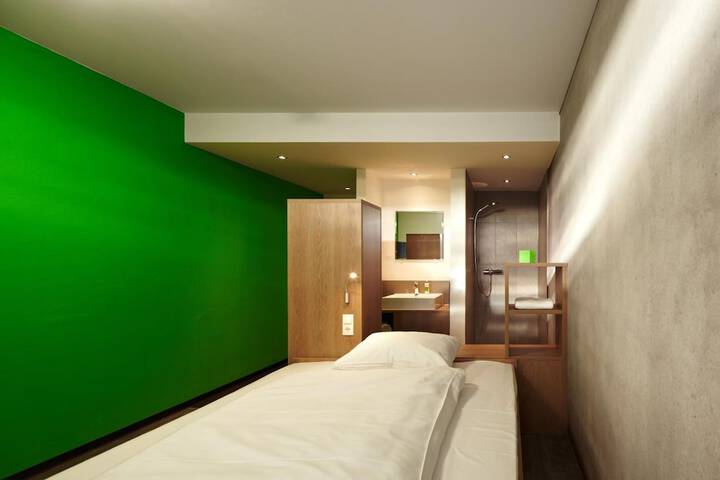 Room 15 of 46