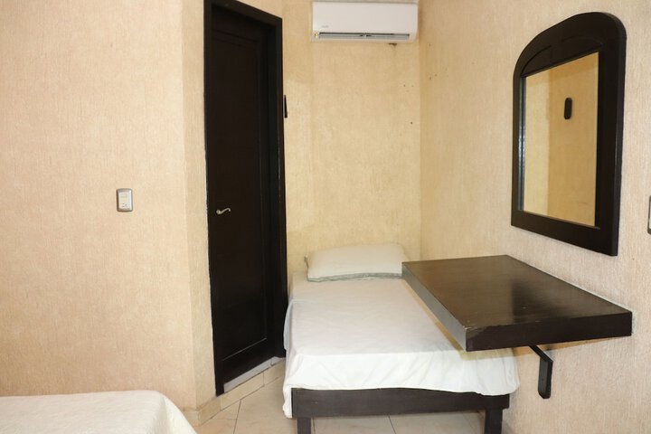 Room 5 of 17