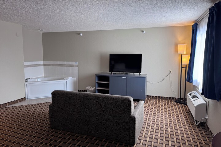 1 King Bed (6 of 13)