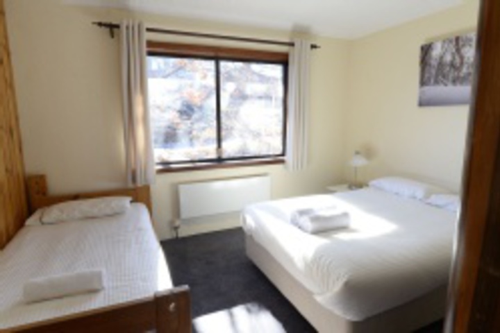 Room 412 of 693