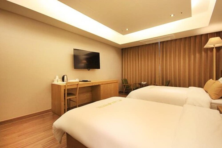 Room 18 of 34