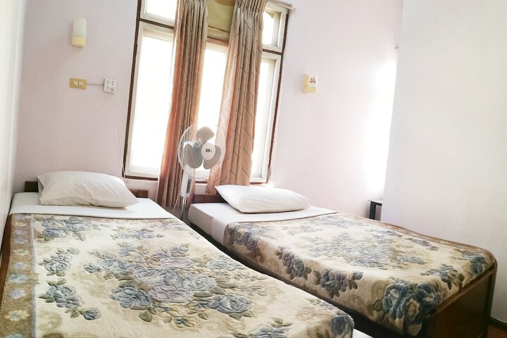 Room 18 of 28