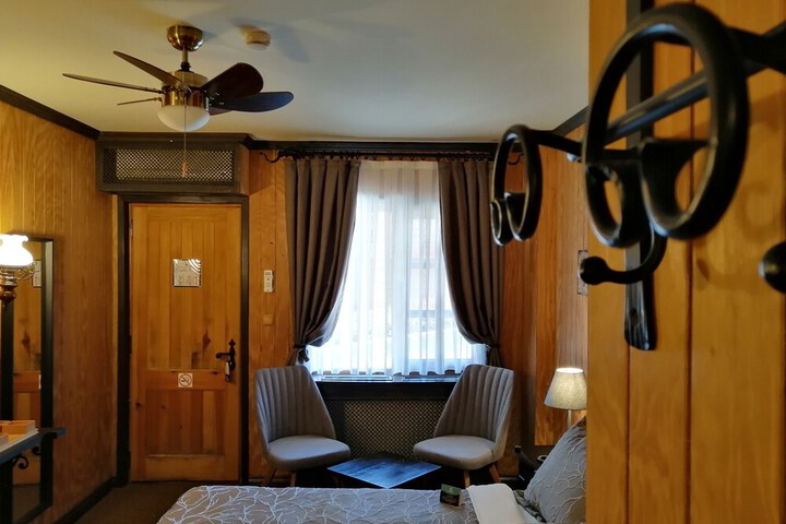 Room 8 of 46