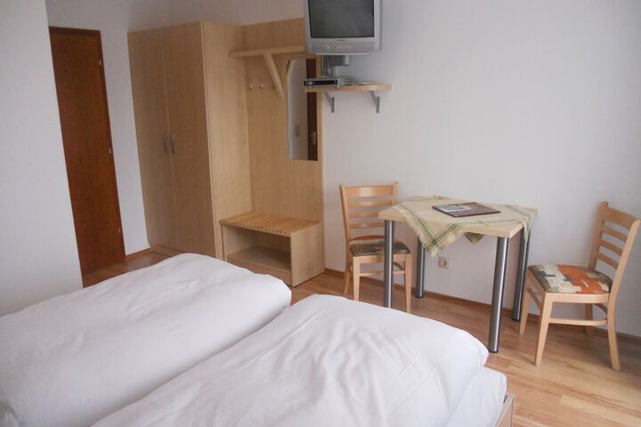 Room 5 of 39