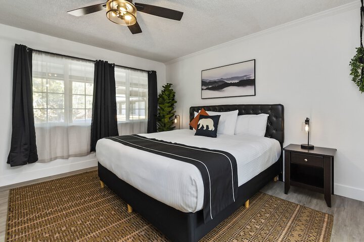 Classic King Bed (53 of 68)