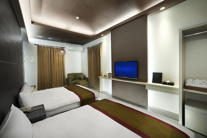 Room 9 of 38