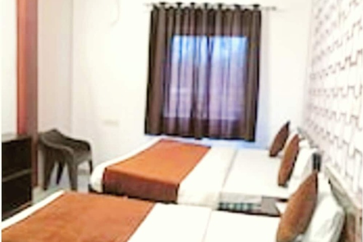 Room 7 of 11