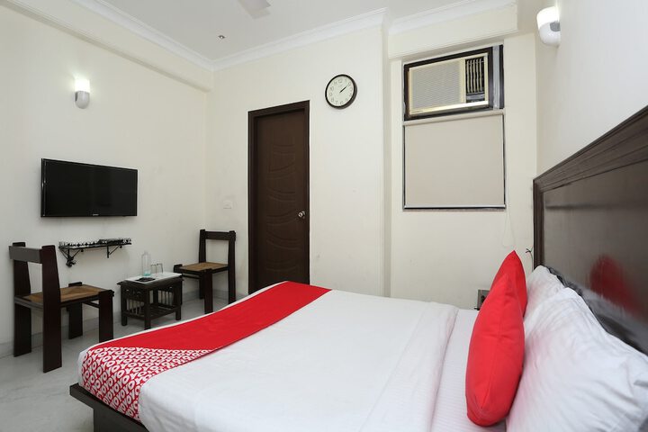 Room 10 of 26