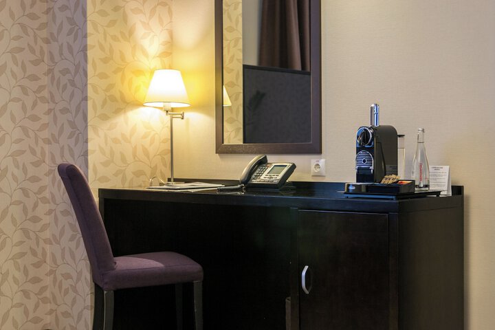 Room 42 of 86