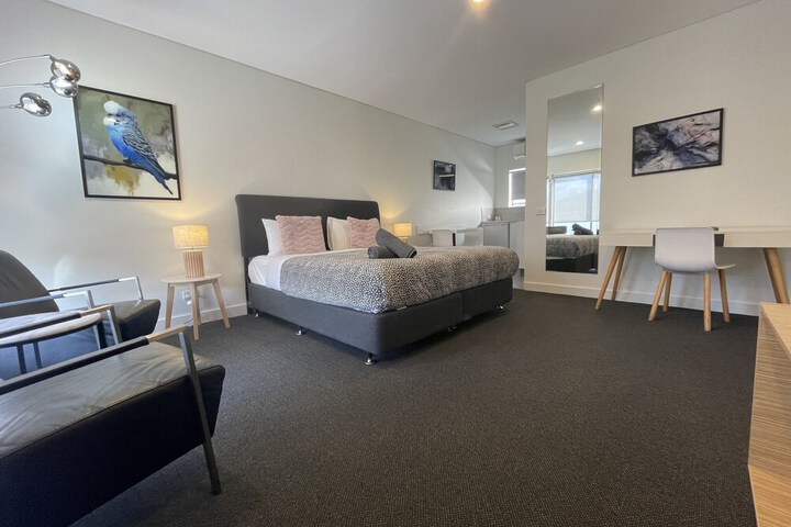 Room 9 of 83