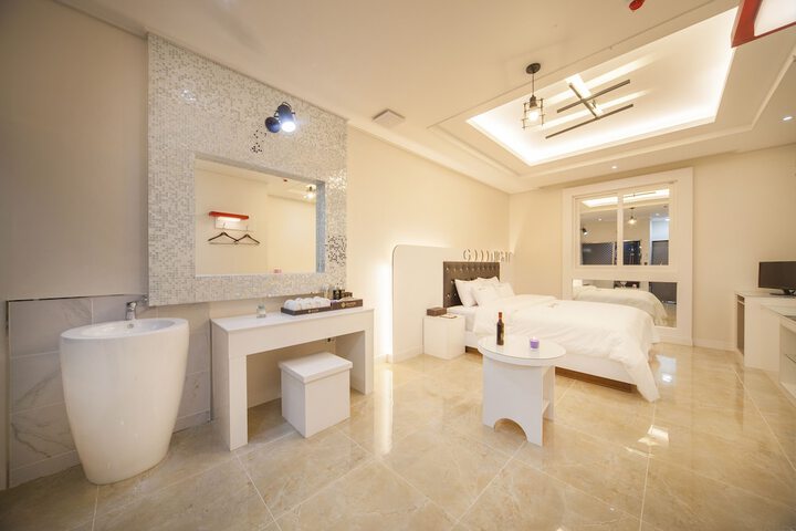 Room 4 of 49