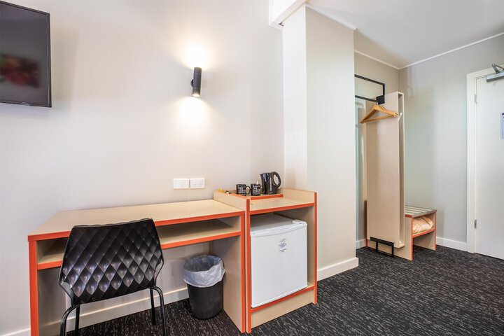 Room 16 of 54