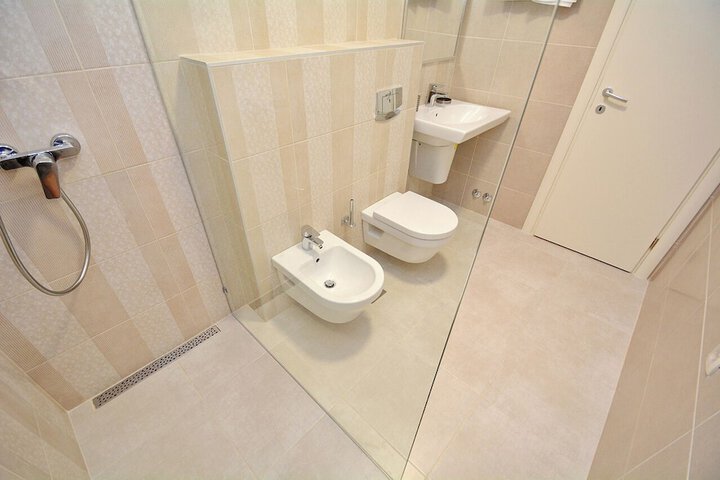 Room 120 of 166