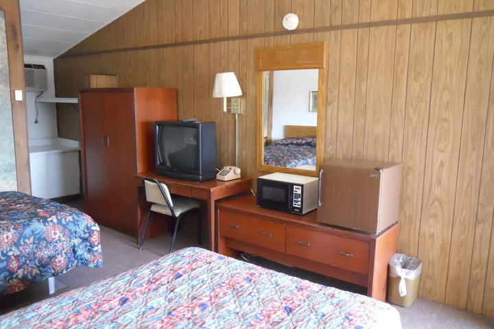 Room 5 of 13