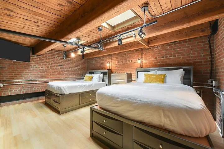 Room 4 of 11