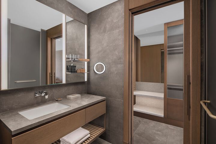 Room 18 of 100