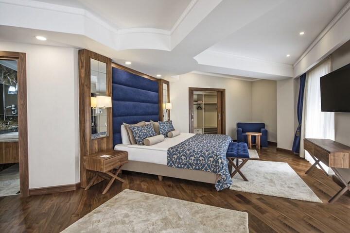 Room 6 of 40