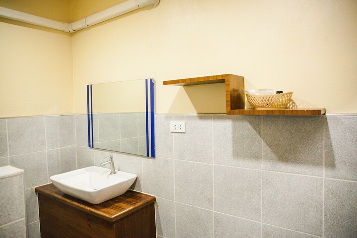 Room 25 of 33