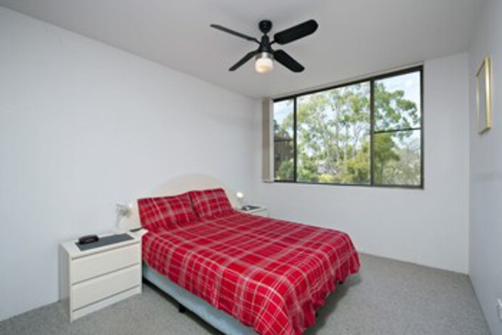 Room 25 of 27